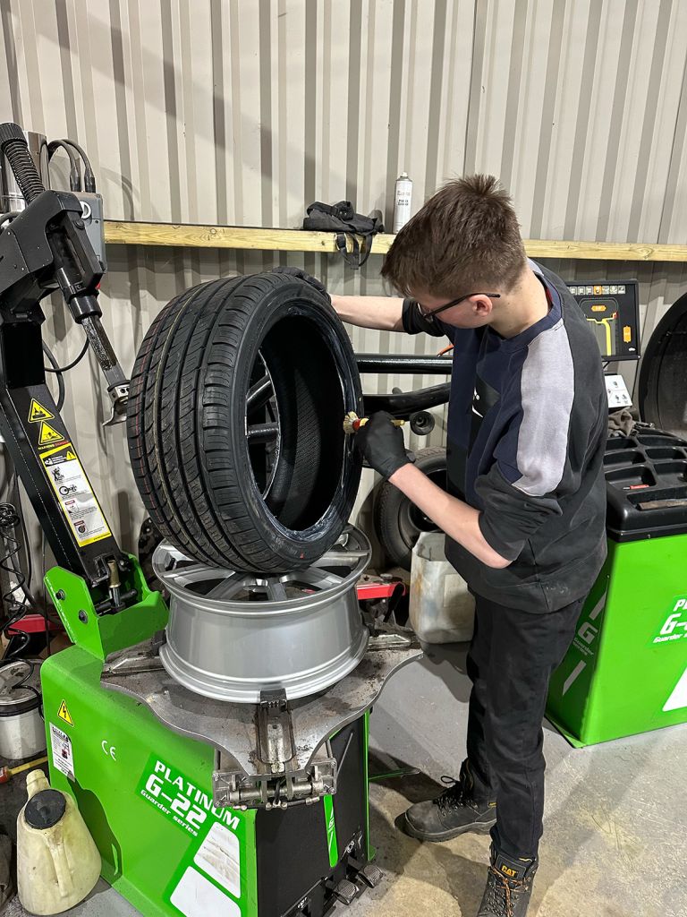Fixing a tyre